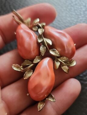 VTG BSK Coral Leaf Brooch - Gold Tone